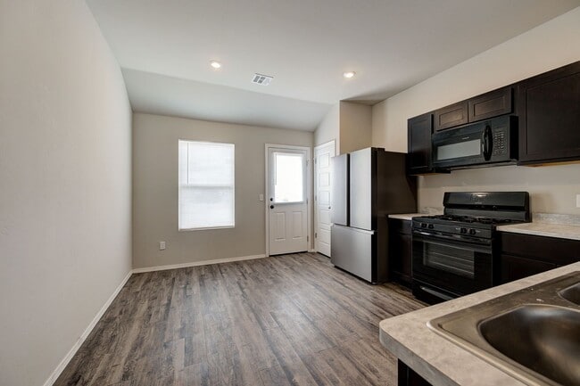 Building Photo - *** $250 MOVE-IN SPECIAL  *** Charming 4-Bed 2-Bath Home in Stillwater! *** $250 MOVE-IN SPECIAL ...