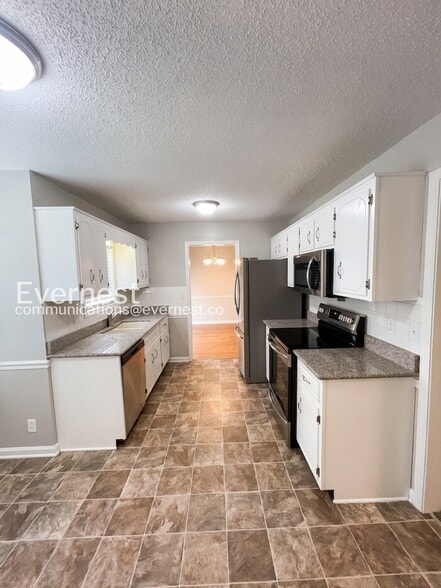 Building Photo - 1035 Summerhaven Rd