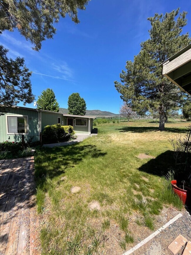 Building Photo - Rural living at its finest!  Large 3bdrm 2...