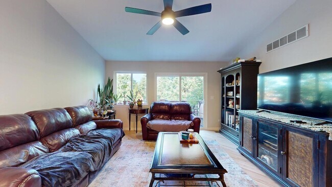 Building Photo - 113 Samuel Ct