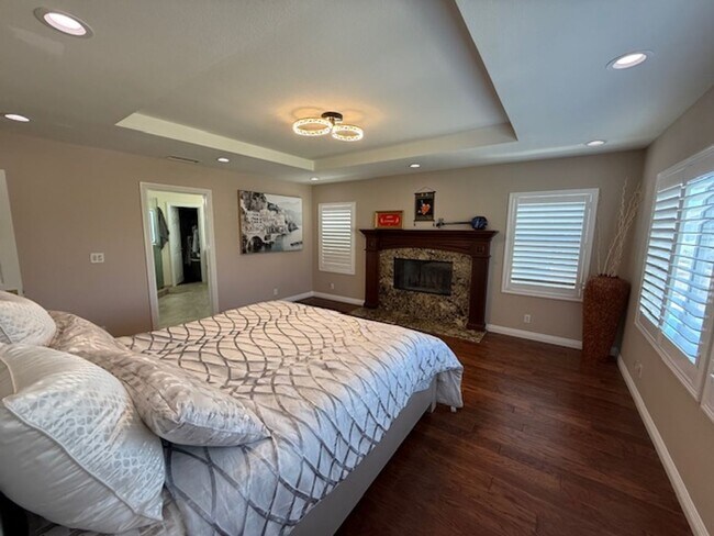 Building Photo - Fully Furnished 5 bedroom home
