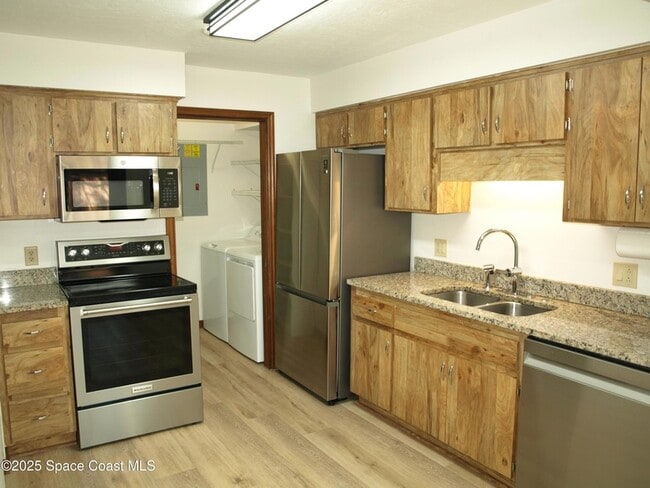 Building Photo - 9015 Wedgewood Pl