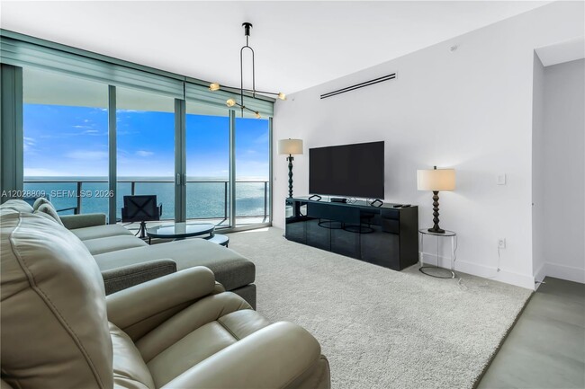 Building Photo - 15701 Collins Ave