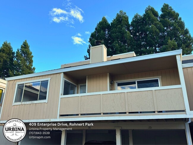 Building Photo - Move-In Ready Rohnert Park Condo with Pool...