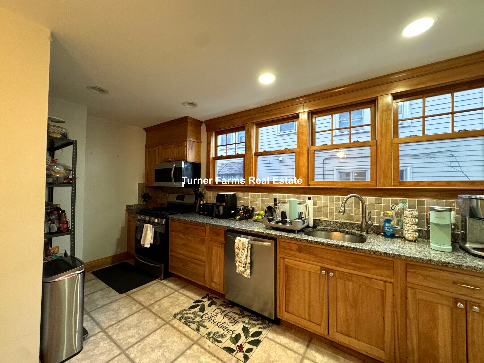 Building Photo - 202 Calumet St