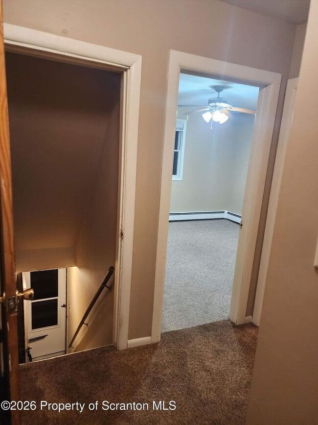 Building Photo - 16 Watkins St