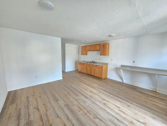 Primary Photo - 527 S 20th St