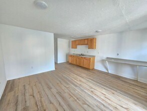 Building Photo - 527 S 20th St