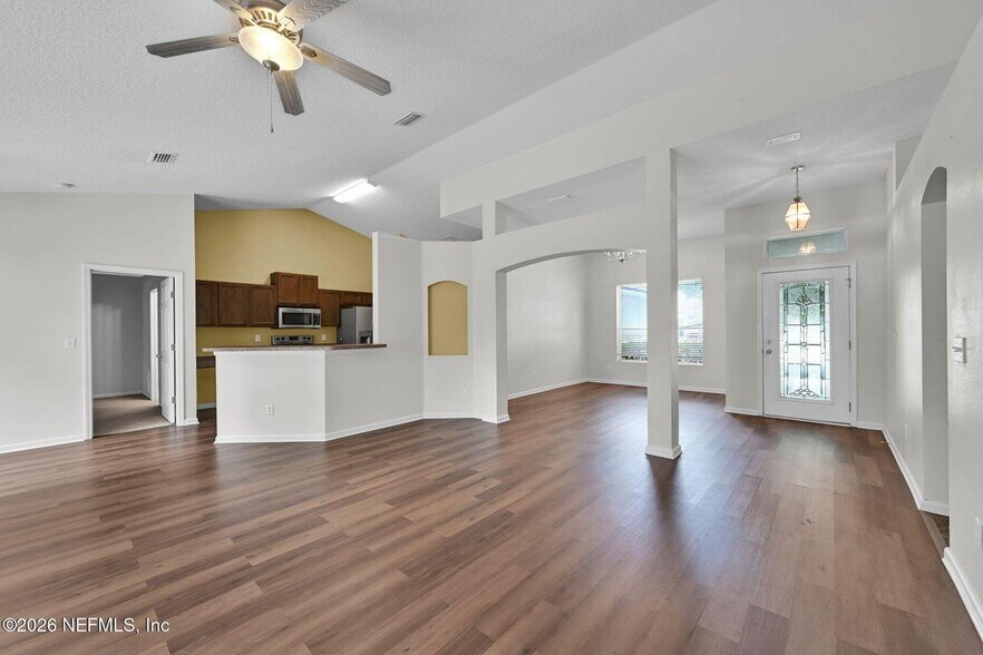 Building Photo - 10810 Stanton Hills Dr E