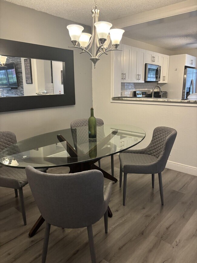 Building Photo - 5048 Heatherhill Ln