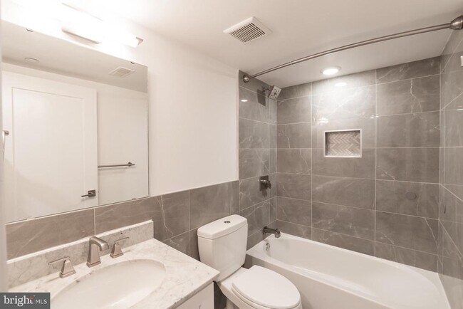 Building Photo - 749 N 20th St