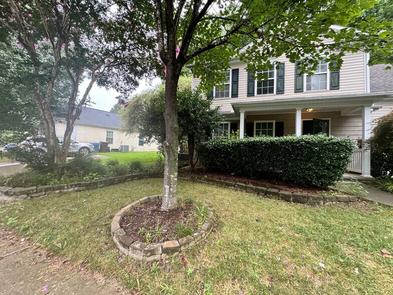 Building Photo - Room in House on Feldspar Way