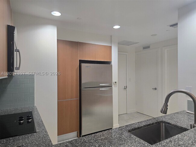 Building Photo - 1060 Brickell Ave