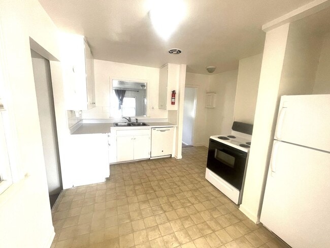 Building Photo - (2539 10th Ave Ct.)