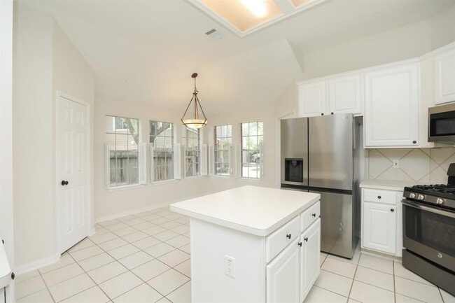 Building Photo - 25215 Aughton Dr