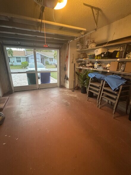 Building Photo - 5482 Lakewood Cir S