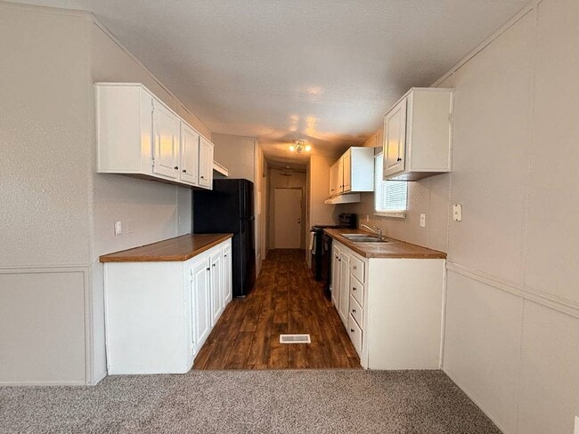 Building Photo - 2318 Charlotte Dr