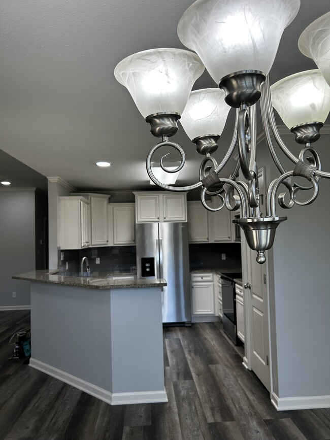 Building Photo - 210-210 Hidden Meadows Dr