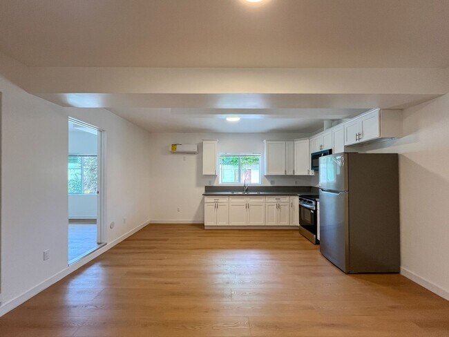 Interior Photo - 905 Gaviota Ave, Long Beach, CA 90813