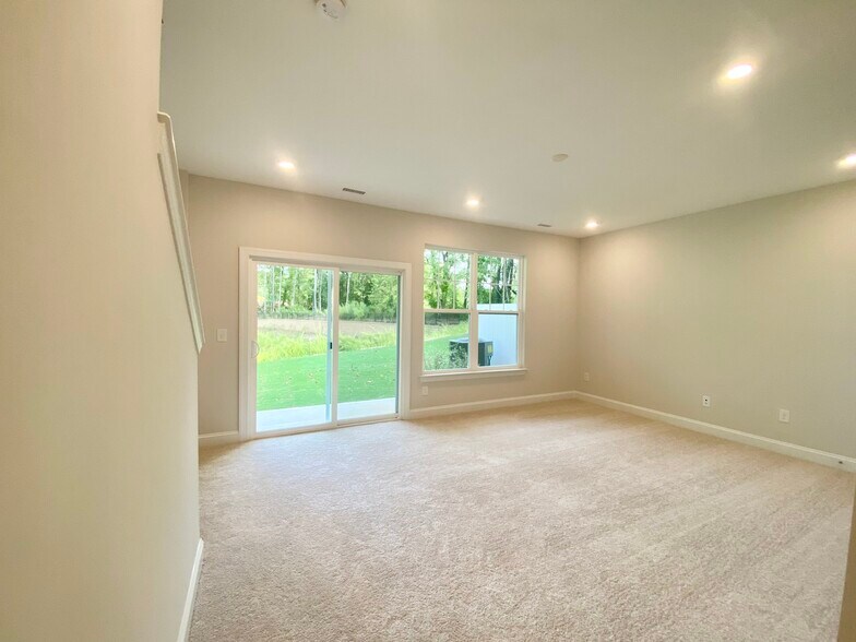 Building Photo - 2843 Macbeth Ln