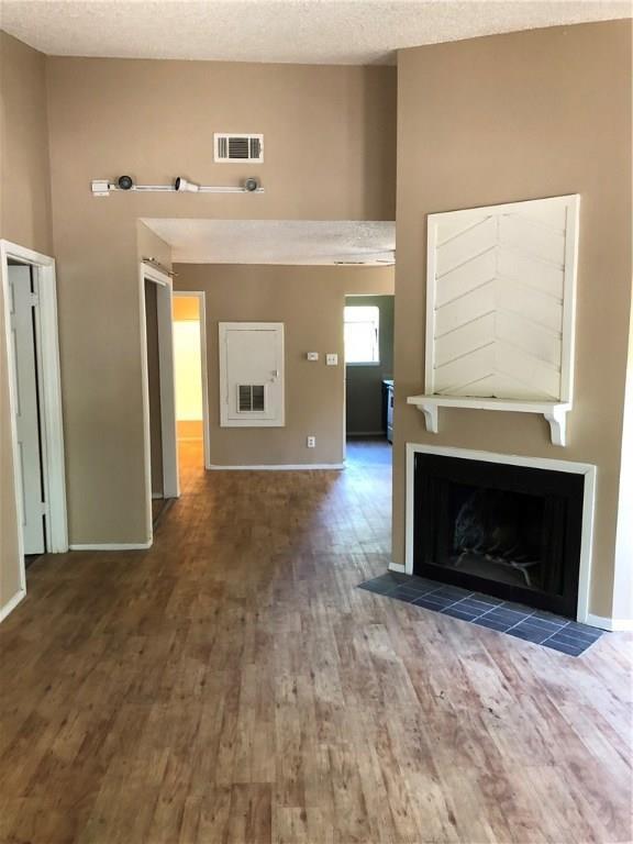 Building Photo - 2011 West Loop