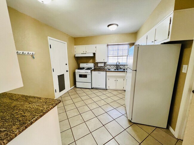 Building Photo - Updated 3BD 1.5BA Home Located in Belle Isle Area!!