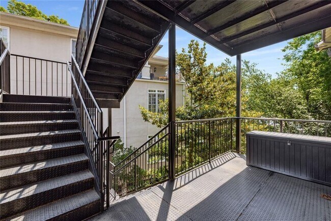 Building Photo - 124 Lafayette Dr NE