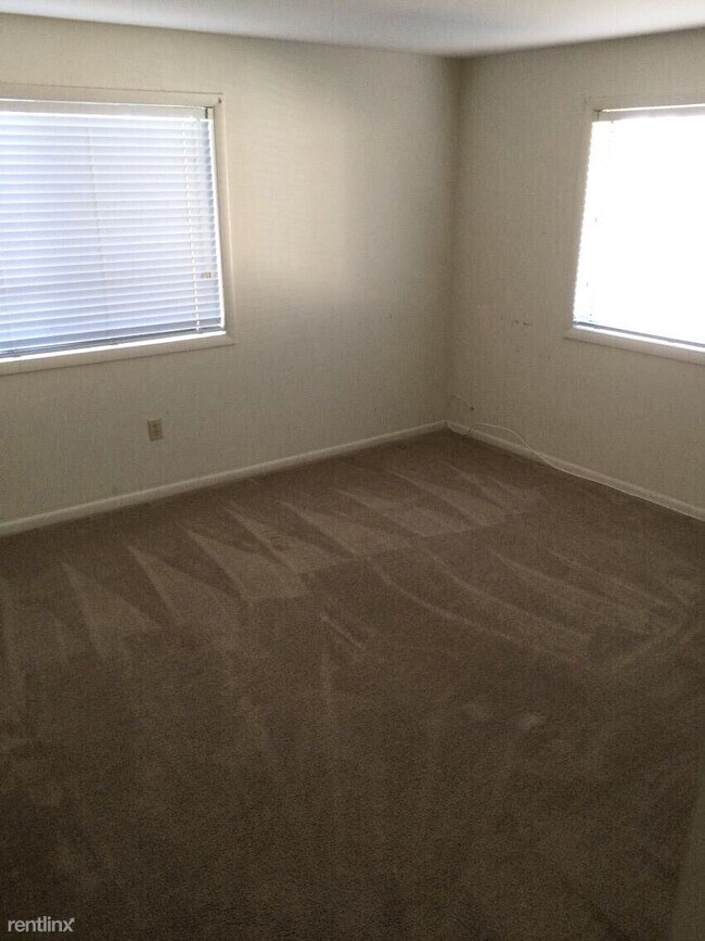 Building Photo - 2 br, 1 bath Condo - 800 Brook Hill Rd 723