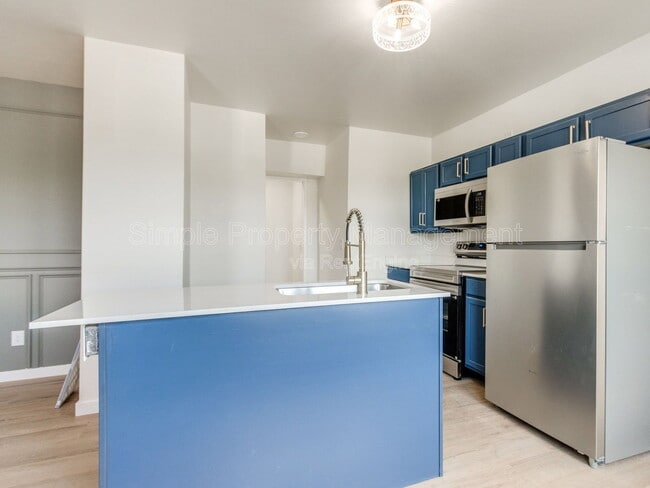 Building Photo - 814 W Hill St