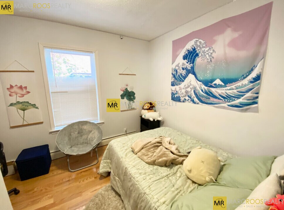 Building Photo - 10 Bickford Ave