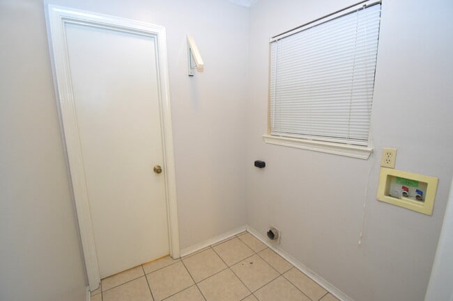 Building Photo - Charming West Pensacola Townhome – 2BR/2BA...