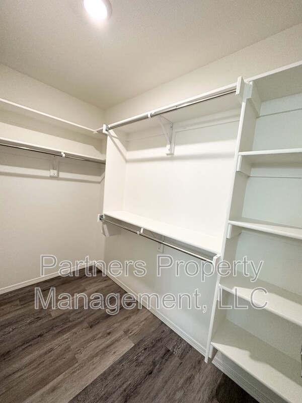 Building Photo - 1079 S Benchmark Ln