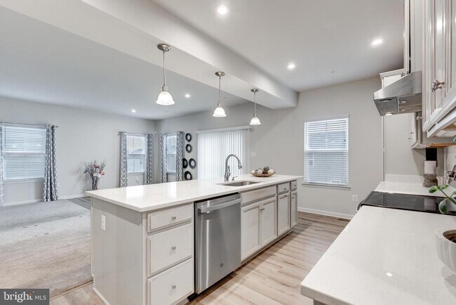 Building Photo - 112 Sherman Wy