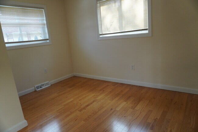 Building Photo - 33 Oxford Cir