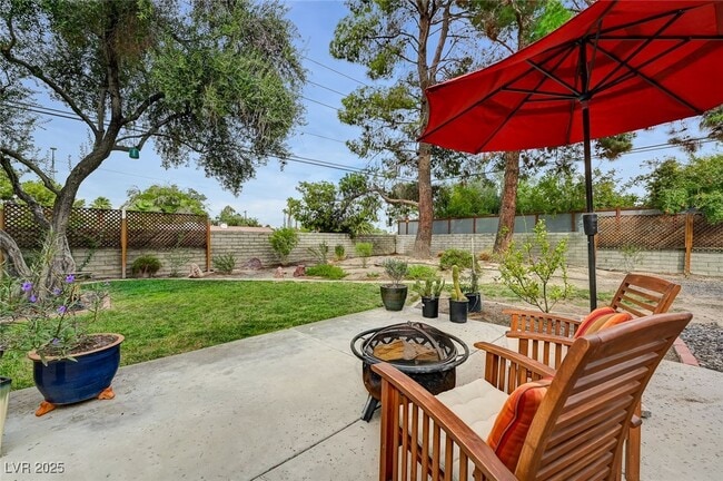 Building Photo - 2400 La Solana Way