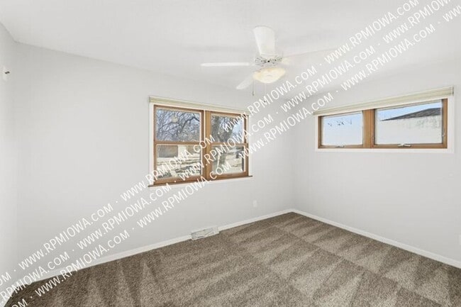 Building Photo - 3212 Ashwood Dr