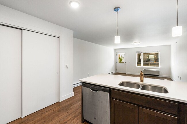 Building Photo - Explorer Units-2 Bedroom 1 Bathroom *Rent ...