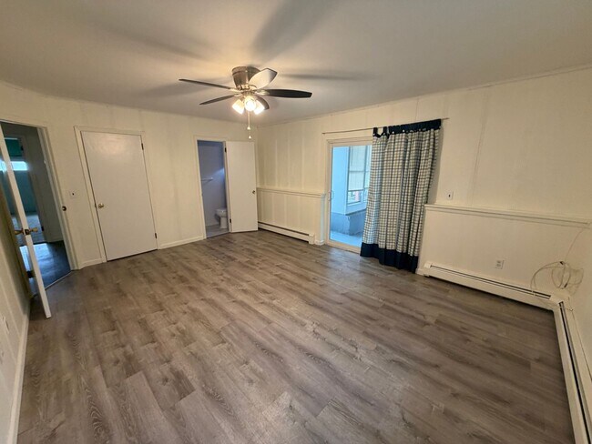 Building Photo - 536 Skylark Dr