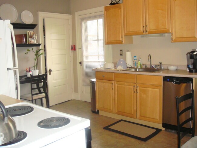 Eat-In Kitchen with SS Dishwasher - 241 W Union St