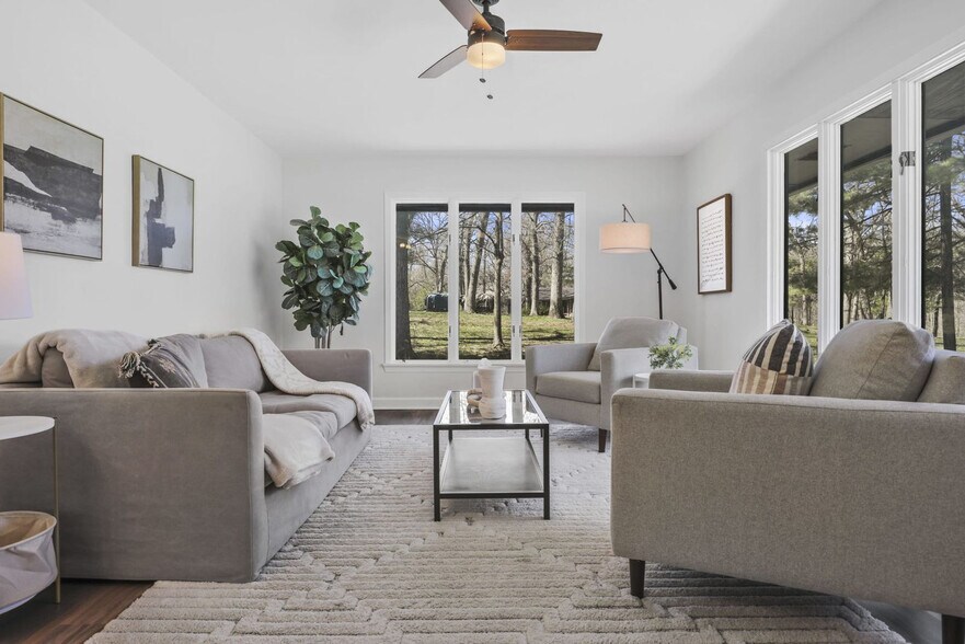 Building Photo - 5488 Fernwood Ln