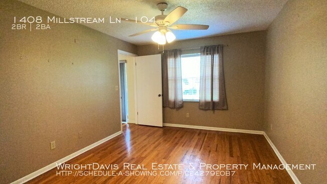 Building Photo - Lake Tiffany of Dunedin Offers 2/2!