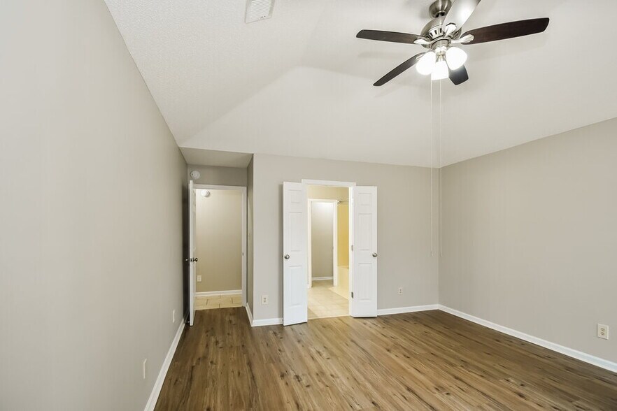 Building Photo - 6942 Scofield Cove