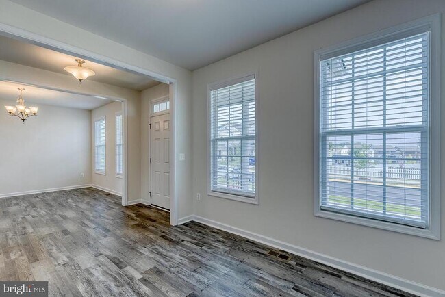 Building Photo - 336 Boxelder Dr