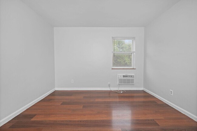 Building Photo - 632 Maple Dr