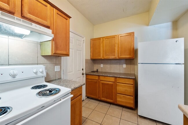 Building Photo - 6827 Dumble St