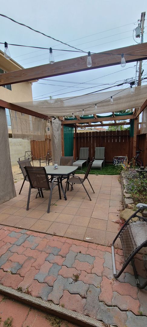 Building Photo - Great Location in Pacific Beach! Private l...