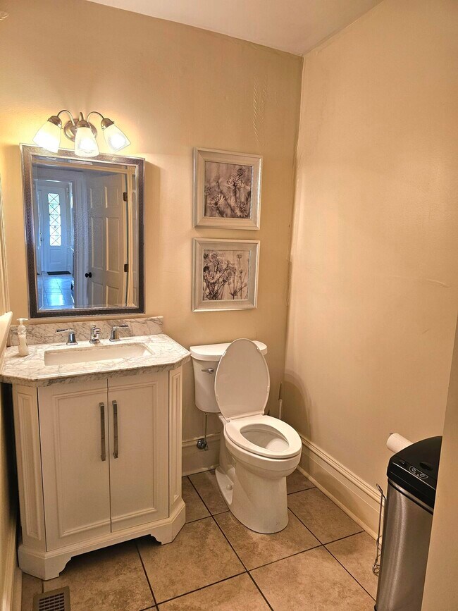 Building Photo - 3210 N Ocoee St