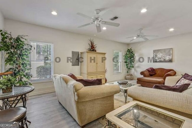 Building Photo - 3210 Kittiwake Cir