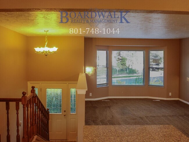Building Photo - Spectacular home in Cottonwood Heights!