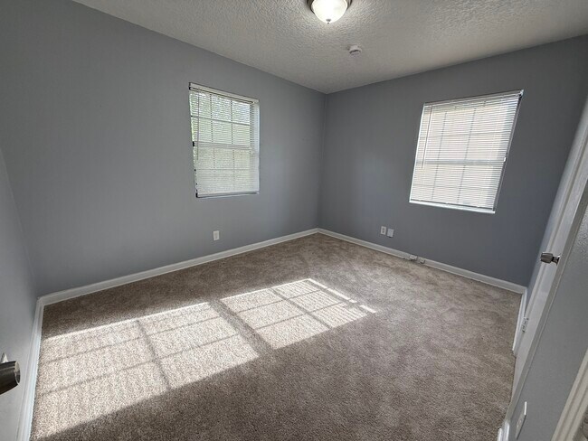 Building Photo - 2739 King Cole Dr